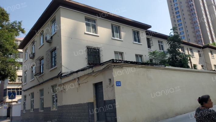 中储宿舍外景图