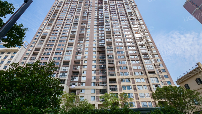 礼步湖花园外景图