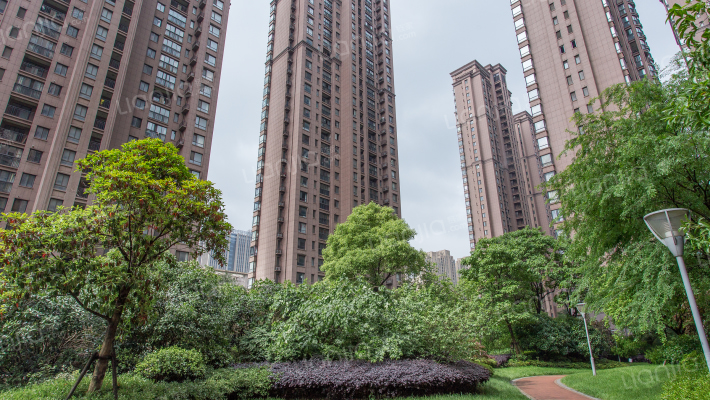 高速滨湖时代广场外景图