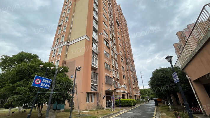 梅苑里外景图