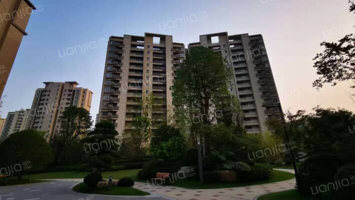 云荷廷房价怎么样? 武汉云荷廷房源|户型图|小区车位|交通地址详情分析(链家网)