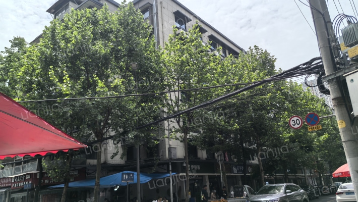 中道街88号院外景图