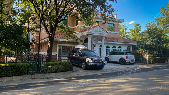 翠湖别墅C区外景图