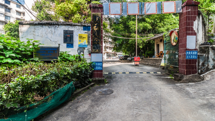 教子岩公寓外景图