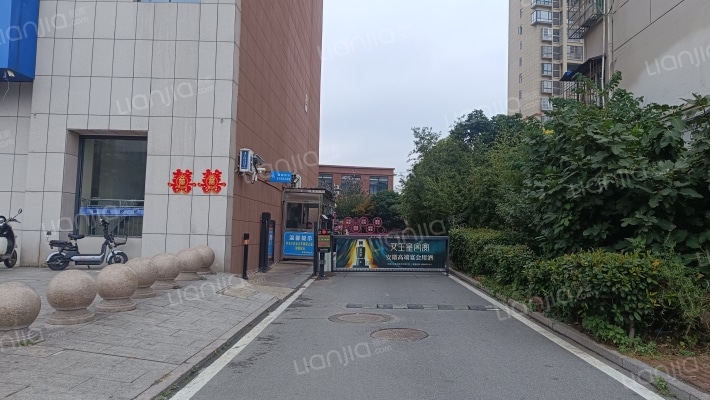 香溪苑小区外景图