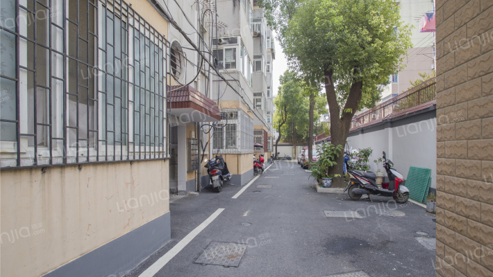 市教委宿舍外景图