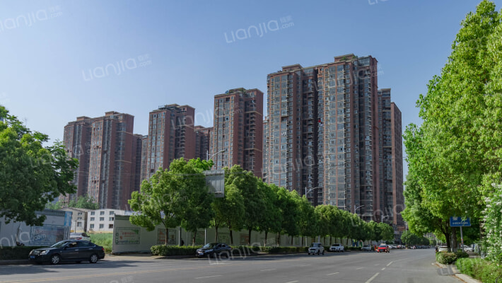 中盛立方城外景图