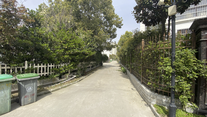 聚隆美墅小区外景图