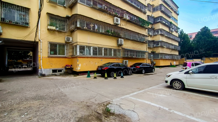 安居物业煤建局家属院外景图