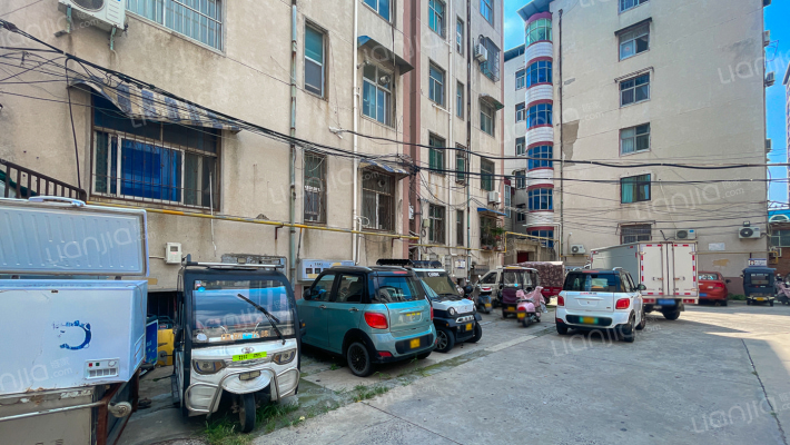 塔湾村一组典式楼外景图