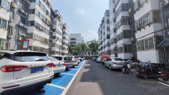 青年楼社区军苑小区外景图