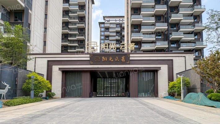 阳光云著外景图