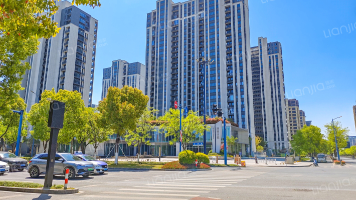 四季华庭外景图