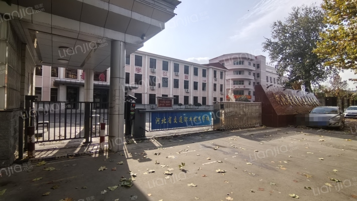 饮食服务公司家属楼外景图