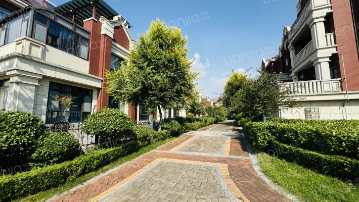 望岳山居外景图