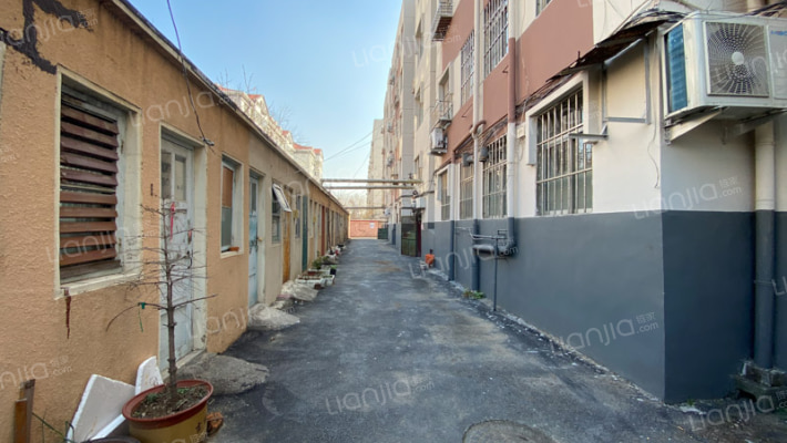 中国银行家属楼外景图