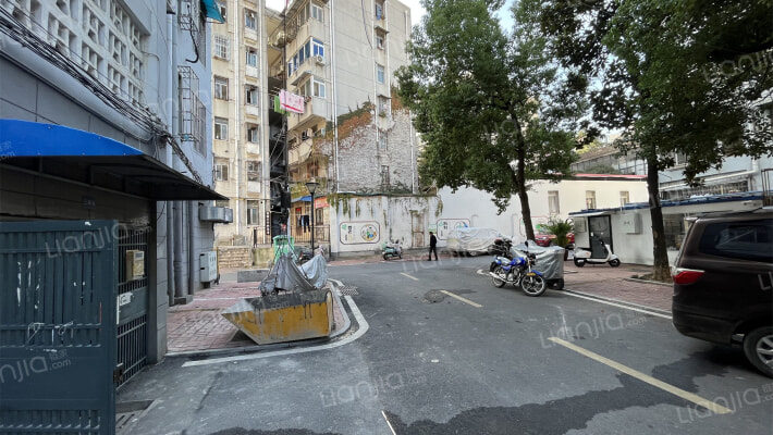 省轻工干校宿舍外景图