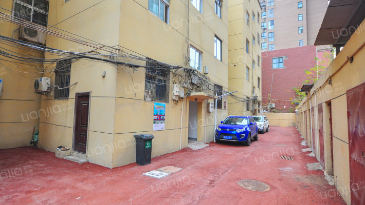 丝绸厂家属院外景图