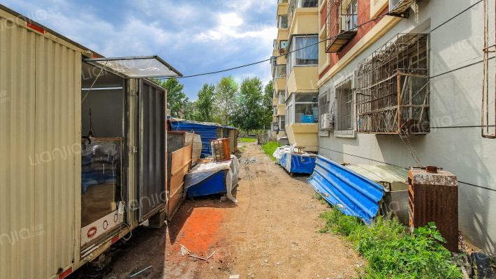 奋进家属楼外景图