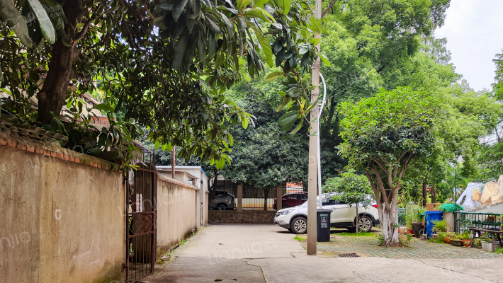 湖北省轻工职业学校宿舍外景图