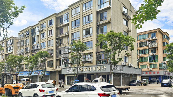 纪中小区外景图