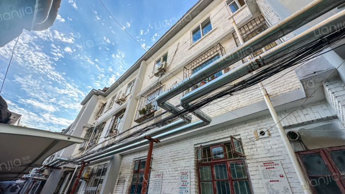 外贸局家属楼外景图