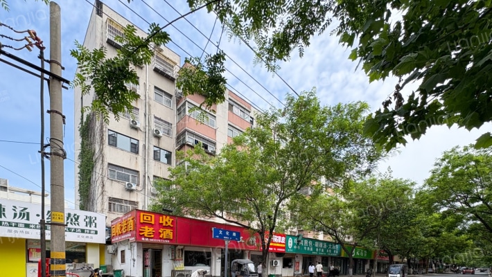 市中行家属院外景图