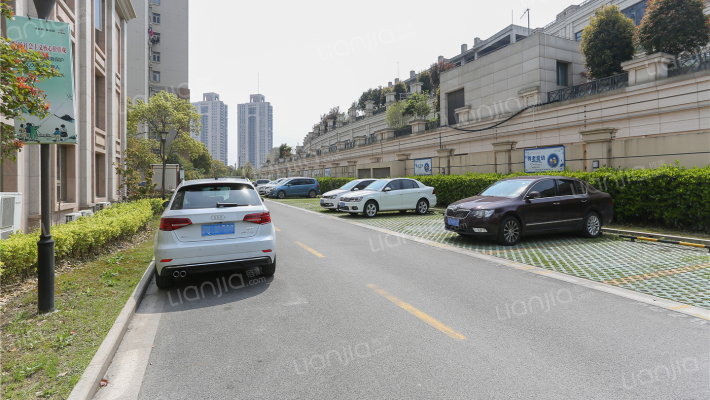 日月光伯爵天地外景图