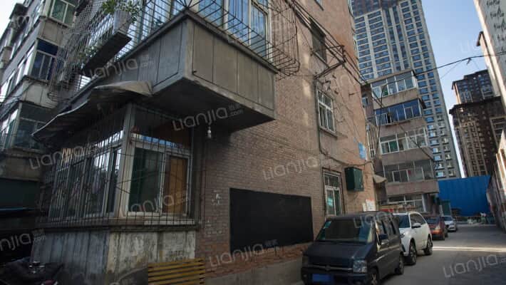 山西四建北沿岸一处院外景图