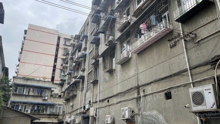 灵龙路265号外景图