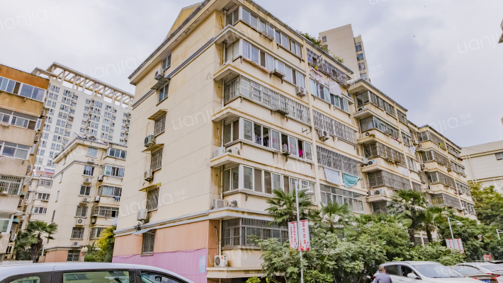 石塔湖小区外景图