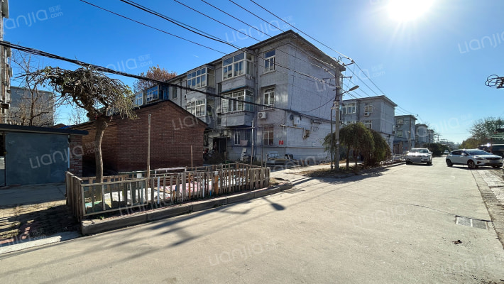 向平里宿舍楼外景图