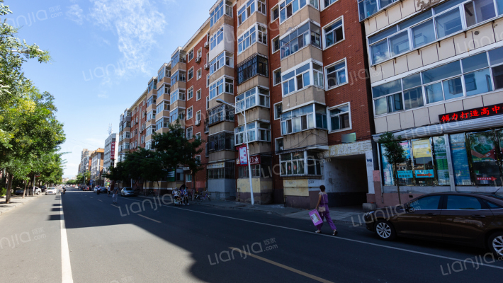 鼓楼前街35号院外景图