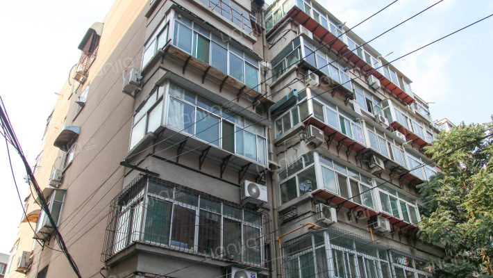 铁道南街外景图