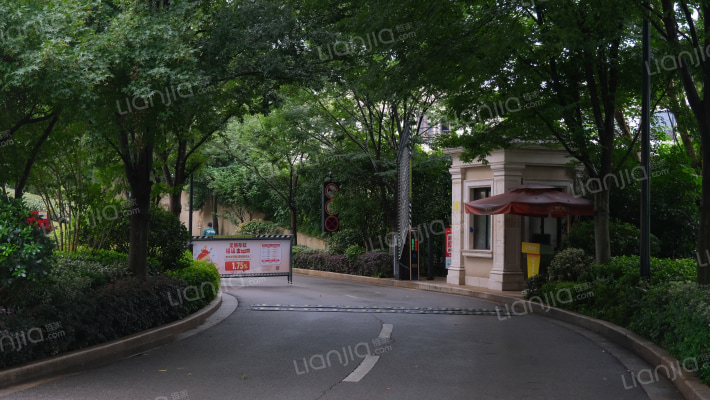 绿城高尔夫小镇外景图