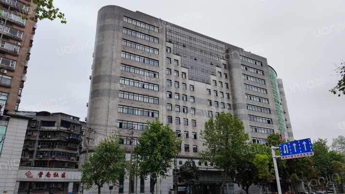 城发大厦外景图