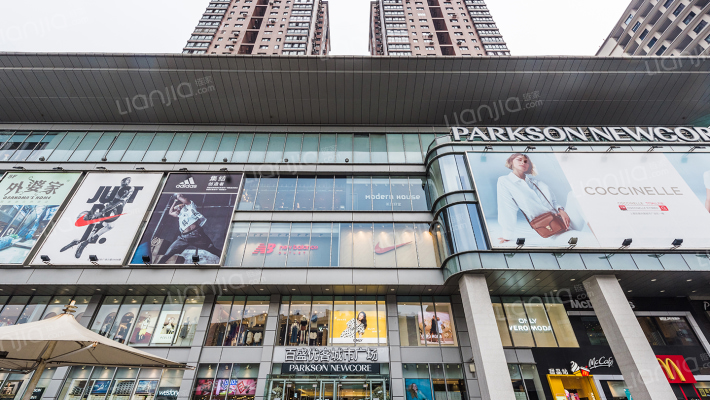 天山商厦外景图