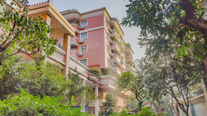 亭子下大街外景图