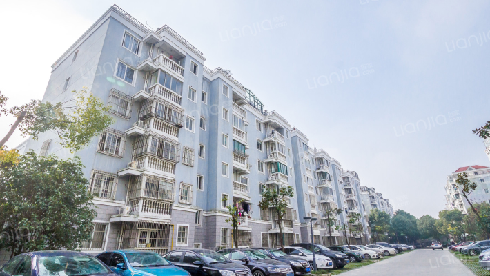 卫春三街坊外景图