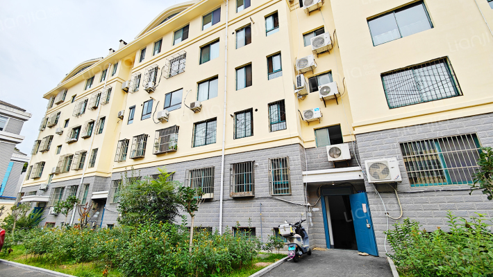 灵芝街小区外景图