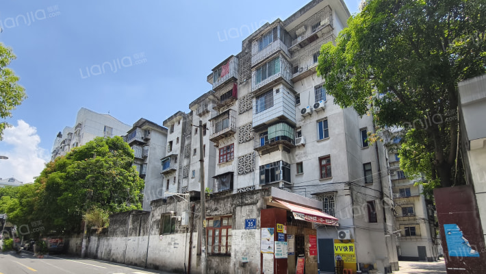 电大宿舍外景图