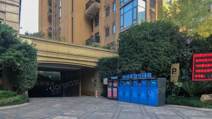 万家星城三期由杭州滨江房产集团有限公司建成;楼栋总数15栋,共计房屋