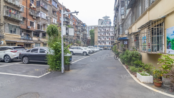 星火东路内配厂家属院外景图