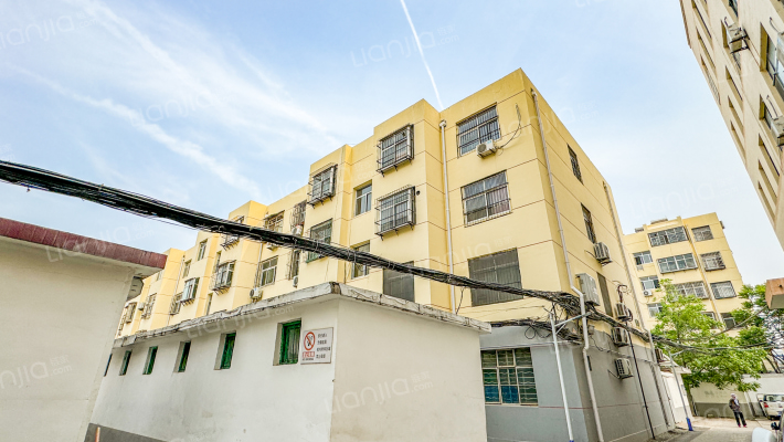 泰安东岳中学宿舍楼外景图