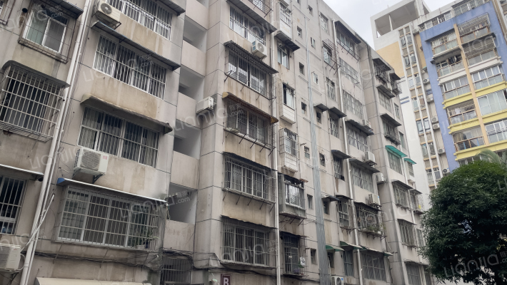 广西区统计局宿舍外景图