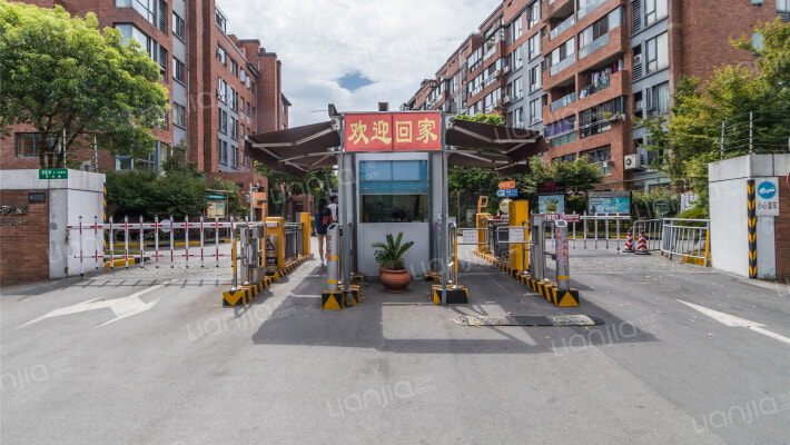 美兰湖岭域外景图