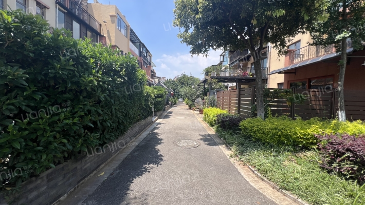 万辉星城天鹅堡外景图