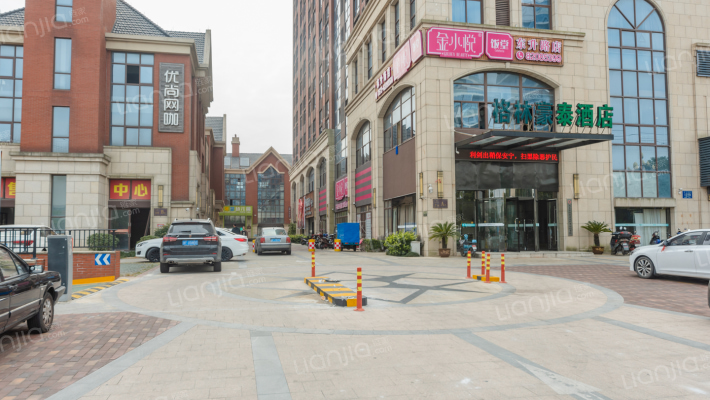 恒隆商业广场外景图