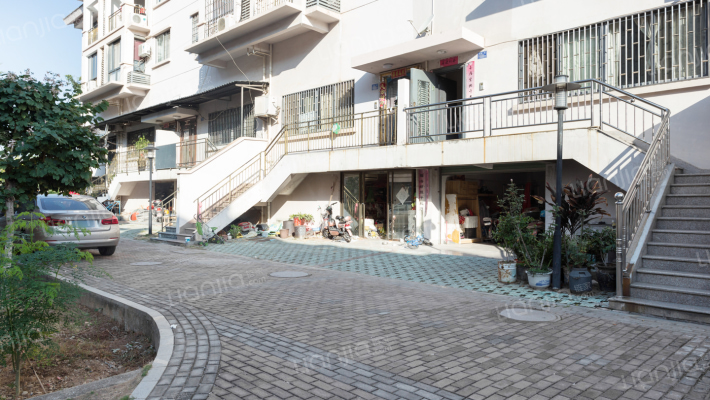 下曾新村外景图