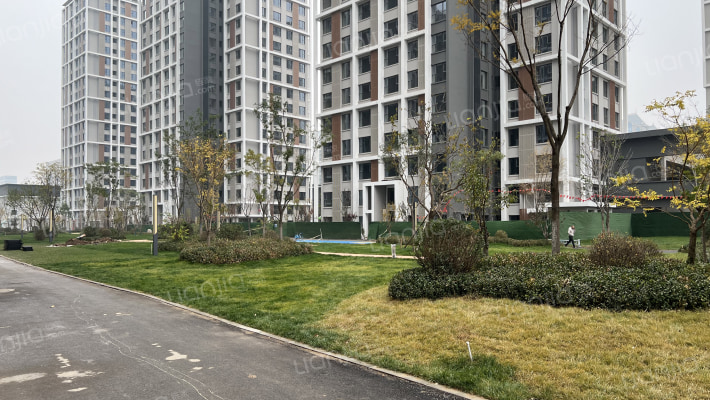 力量盈通广场外景图